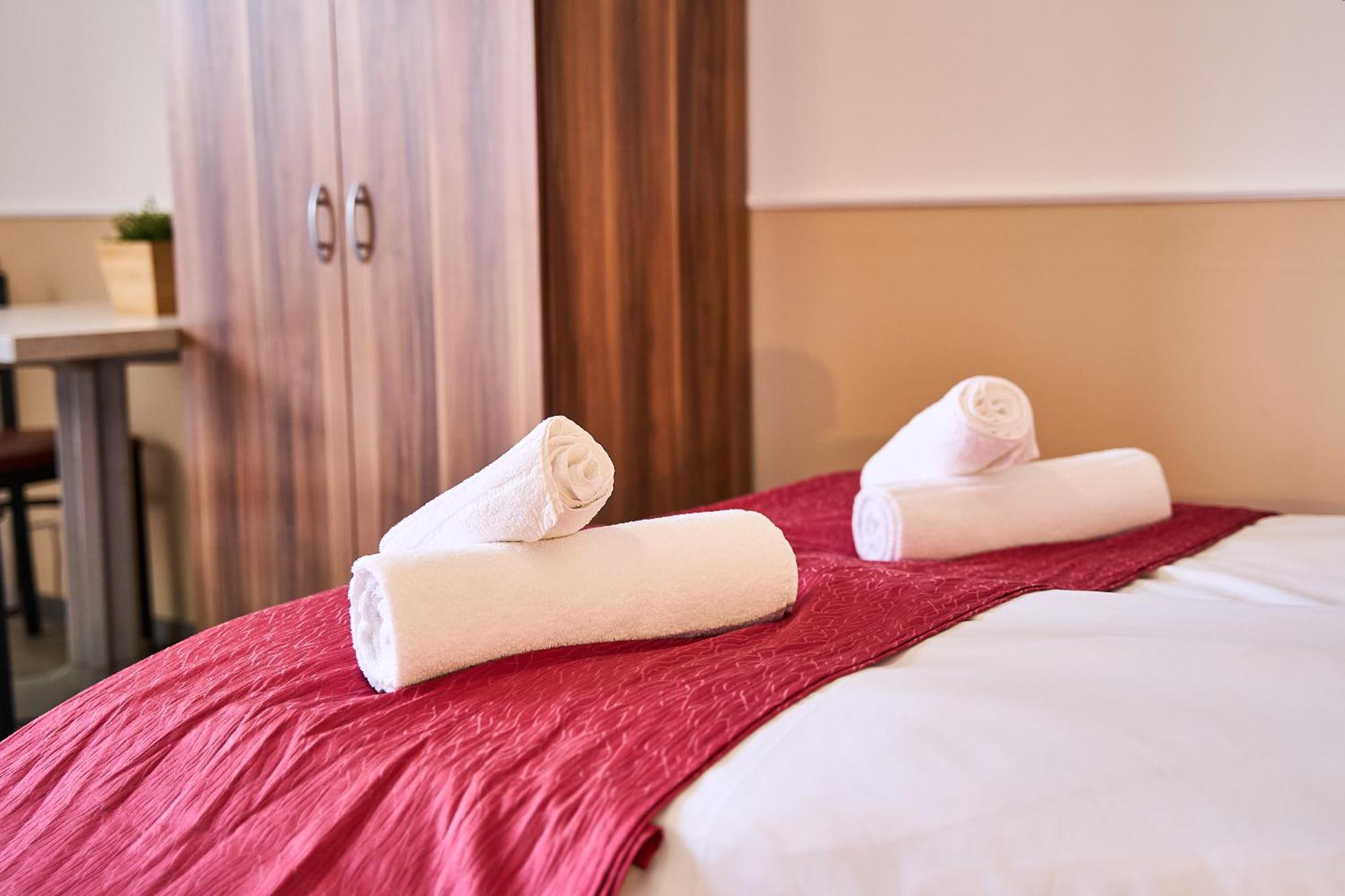 Hotel Maximo Pinneberg Dış mekan fotoğraf